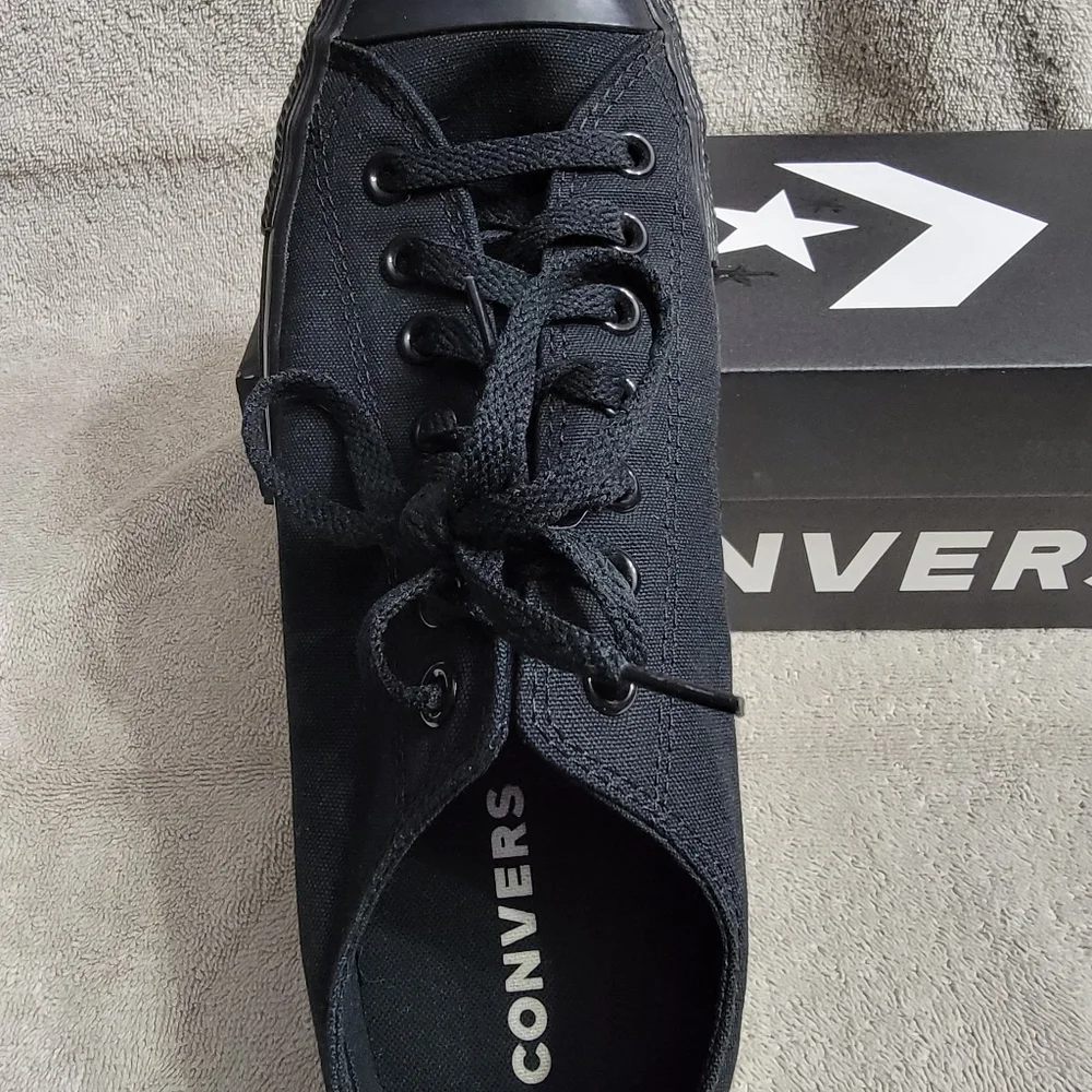 Converse - Picture 2 of 8
